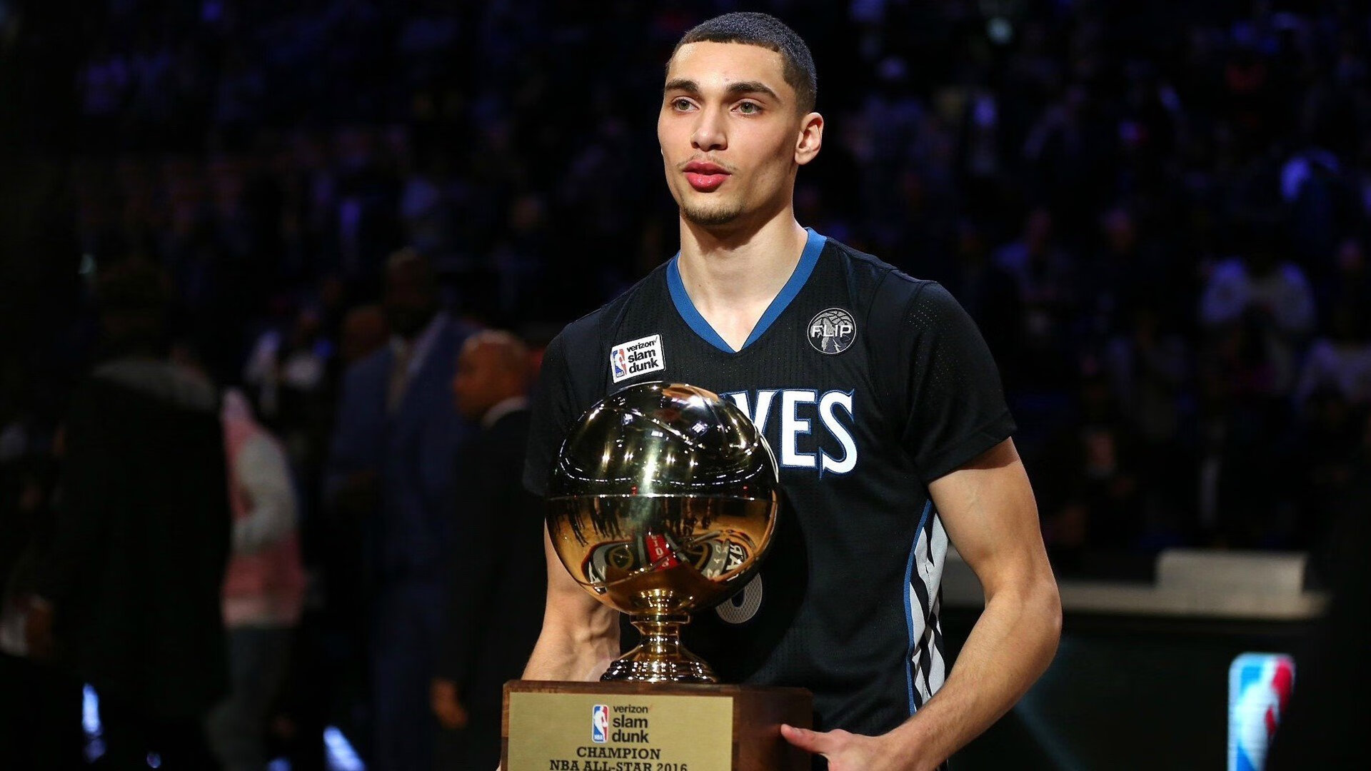 赛季积分榜变化频繁各支球队全力拼搏争夺最后晋级名额，赛季总得分排名